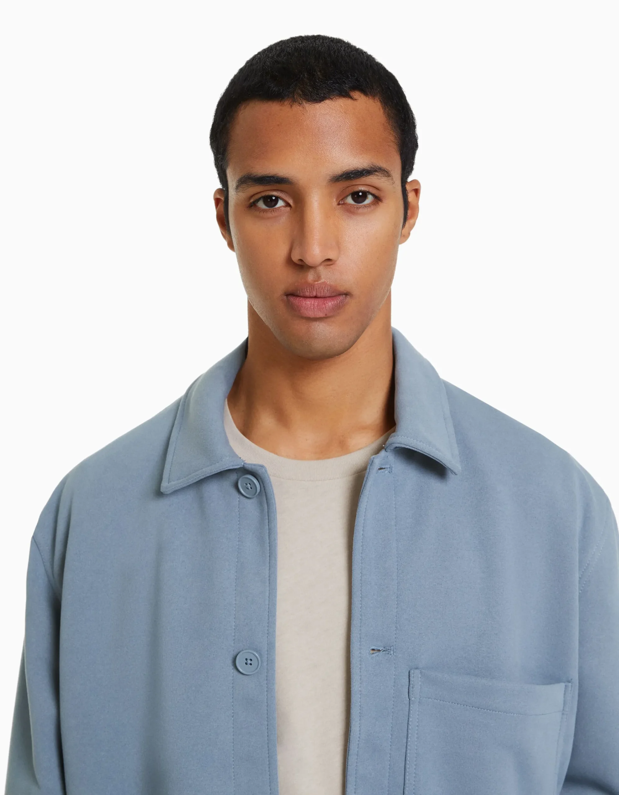 BERSHKA Sobrecamisa efecto ante Azul Online