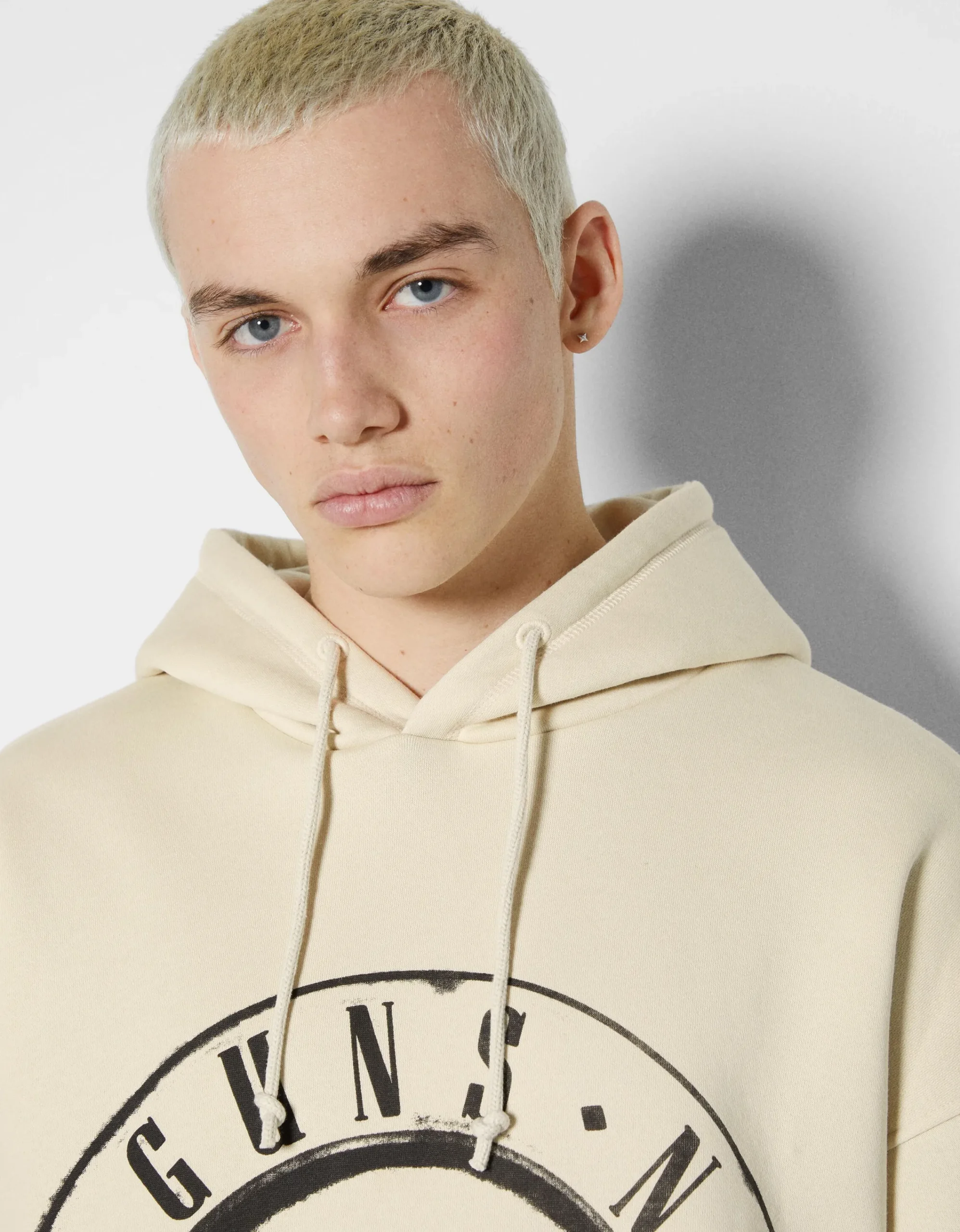 BERSHKA Sudadera capucha Guns N' Roses Camel Outlet