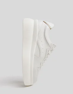 BERSHKA Zapatillas plataforma adorno. Blanco Store